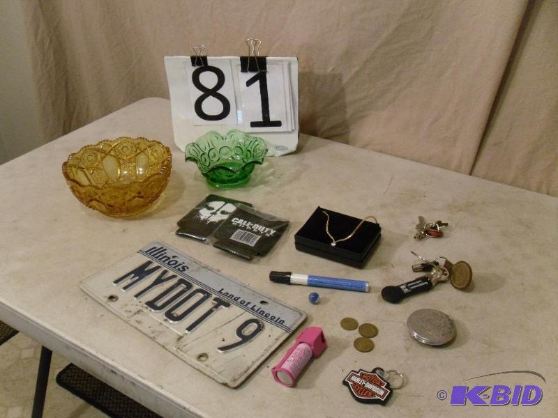 lot 81 image: Illinois Licence Plate, Pocket Mirror, Keys, ...