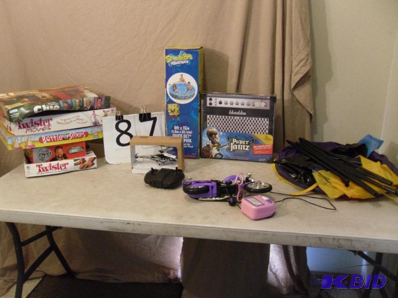 lot 87 image: Collapsible Tunnel with Tent, New Swimming Po...