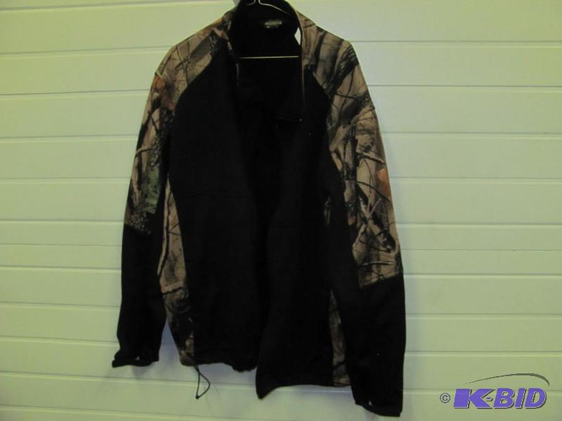 This NEW GUIDE GEAR Black with Camo Trim Soft...