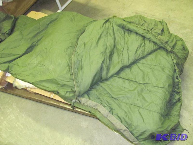 This US Military Patrol Modular Sleeping Bag ...