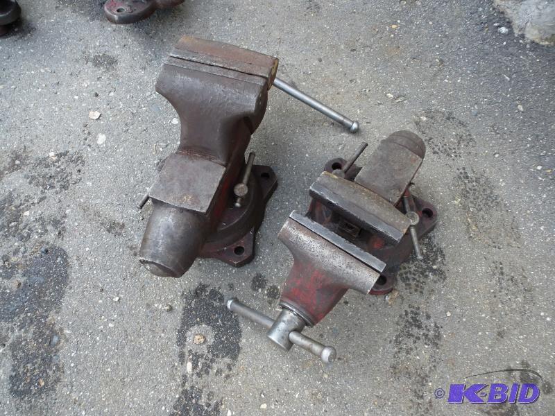 Bench vice #1750 &amp #1760 2 Bench vices o...