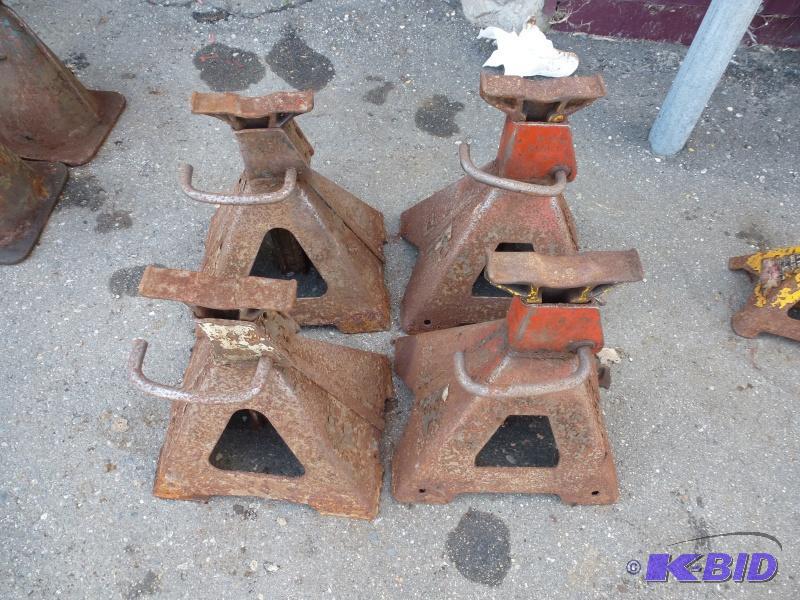 Red Jack Stands 5 Ton capacity. Set of 4 one...