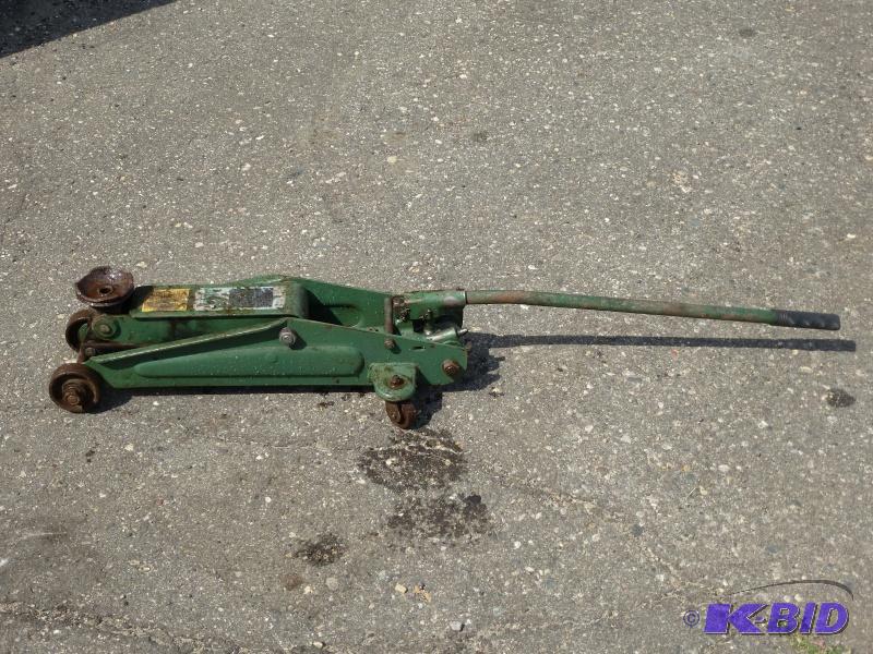 Hydraulic Floor Jack Model 202 Green in colo...
