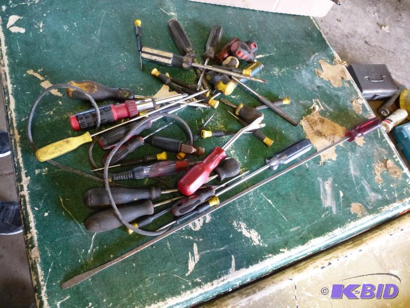 Box# 38 Assorted screw drivers 1 screw driver...