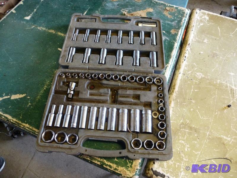 Box 43 Silver Eagle socket set missing ratch...