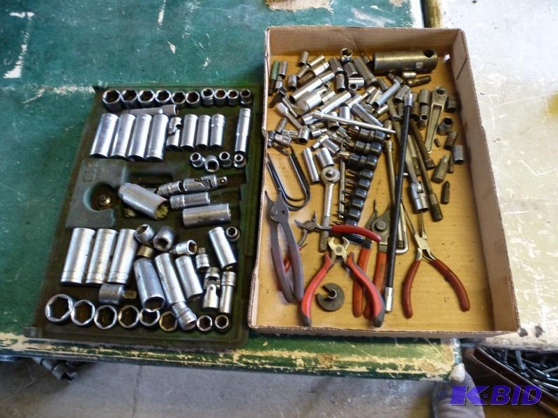 Box 47 Socket set and a box of assorted snap ...
