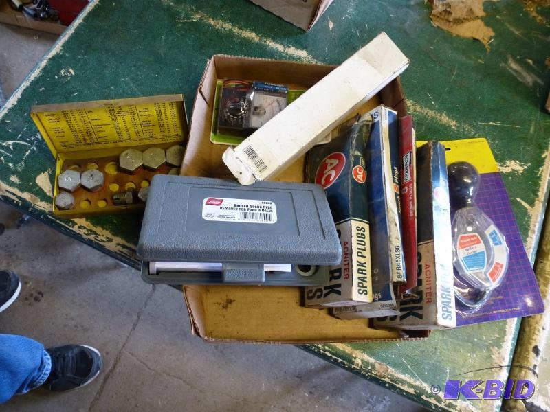 Box 53 Spark plugs and Plug remover set. AcD...