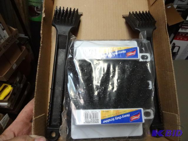 lot 112 image: Scrubbing Lot incl Qty 2 Wire Brushes and Qty...