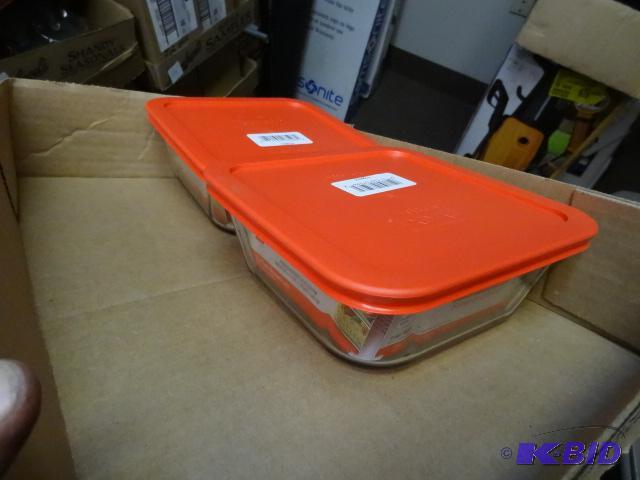 lot 120 image: Qty 2 NEW Pyrex Simply Store 4 cup, 5.8 in sq...