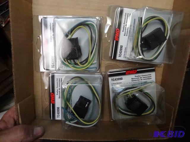 lot 134 image: Qty 4 NEW BWD Trailer Electrical Connectors. ...