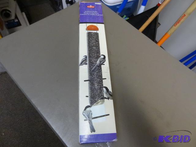 lot 140 image: New Perky Pet Sunflower Feeder...