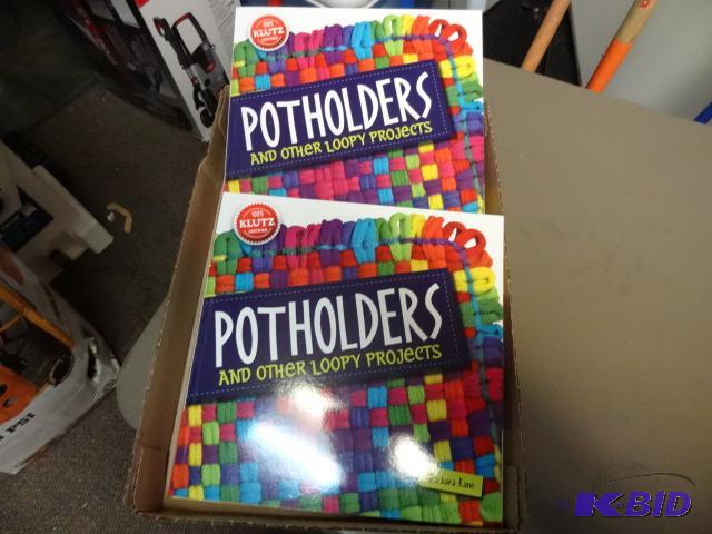 lot 149 image: Qty 2 NEW KLUTZ Potholders and Other Loopy Pr...