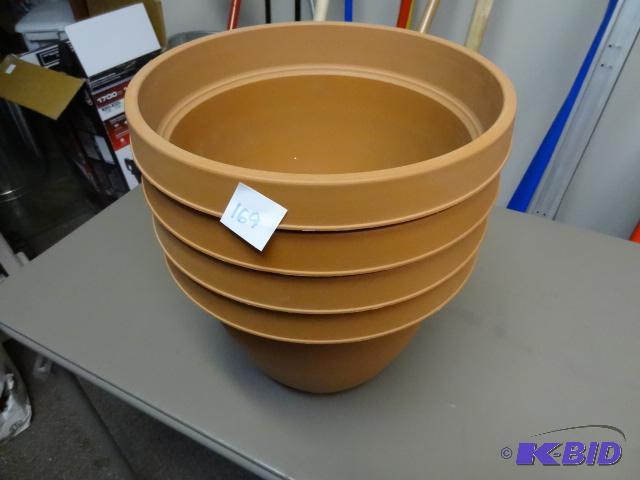 lot 169 image: Qty 4 NEW 10 in Infinity Planter with Attache...