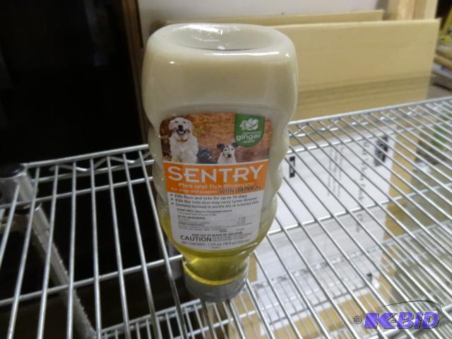 lot 211 image: Qty 2 NEW Sentry Flea and Tick Shampoo for do...