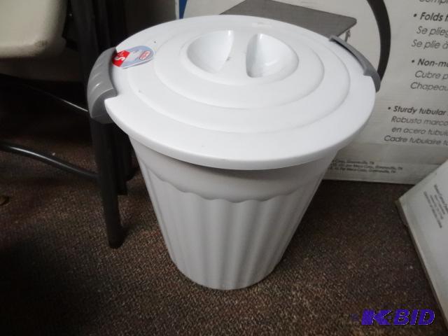 lot 32 image: NEW Sterilite 24 qt locking lid garbage can...