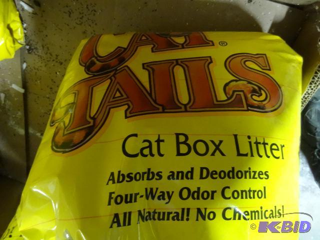 lot 321 image: Approx 50 lbs Cat Tails Kitty Litter...