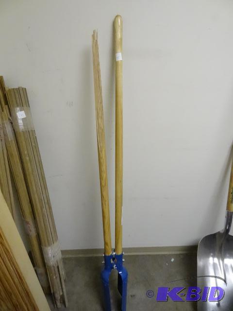 lot 45 image: NEW Tru Temper 6.5 in Post Hold Digger. One H...