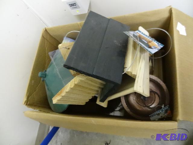 lot 69 image: NEW Entire lot of Bird Feeders Scratch and De...