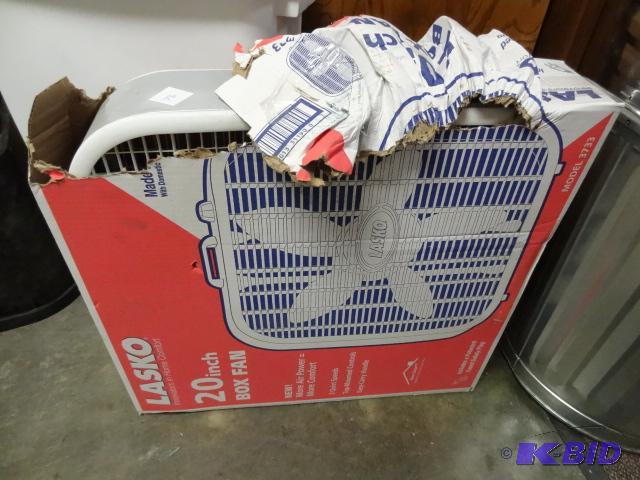 lot 76 image: NEW in Box LASCO 20 Box Fan. Model 3733. Oute...