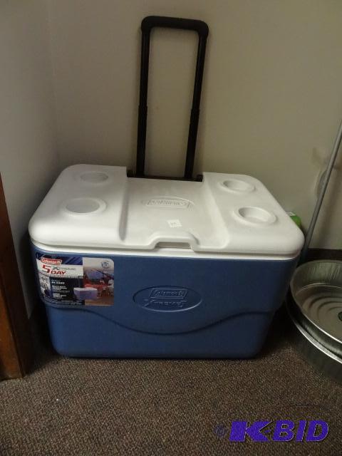 lot 80 image: NEW Coleman 50 Qt Xtreme 5 Day Cooler on Whee...