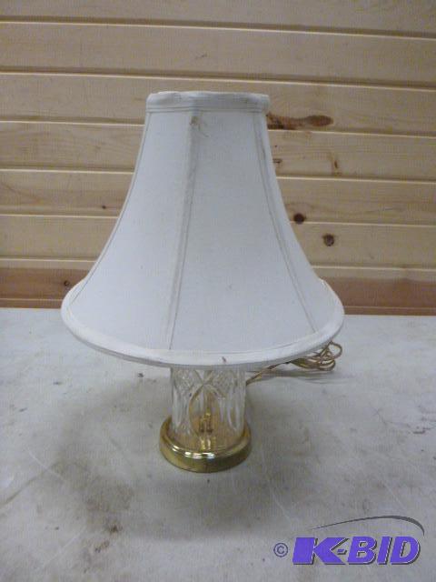 lot 102 image: Small Table Lamp...
