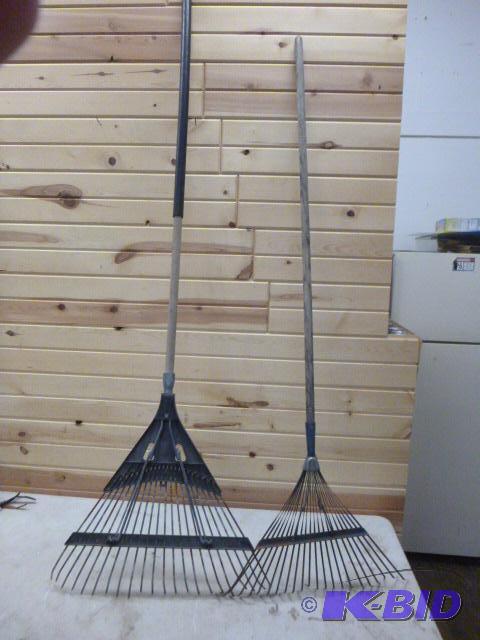 lot 117 image: 2 Yard Rakes...
