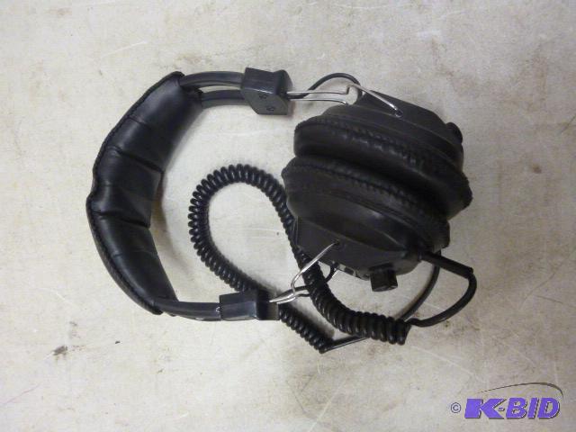 lot 121 image: Hal Leonard Stereo Headphones NH-113...