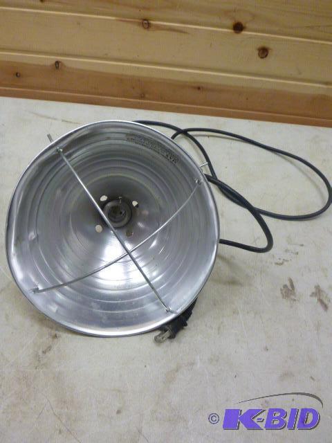 lot 123 image: Heat Lamp...