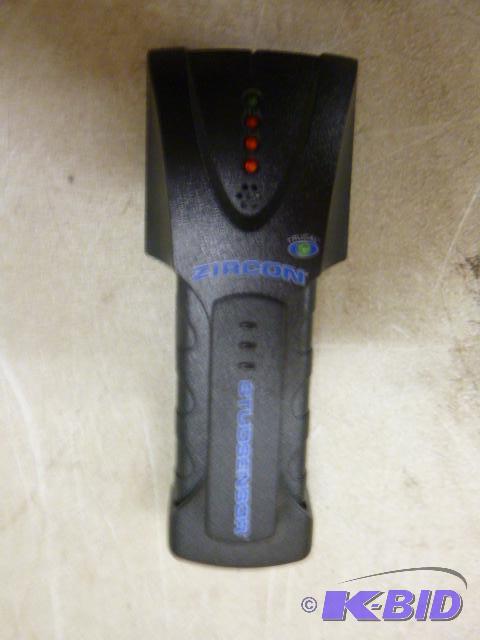lot 137 image: Zircon Stud Sensor...