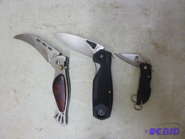 lot 139 image: 3 Lock Blade Knives...