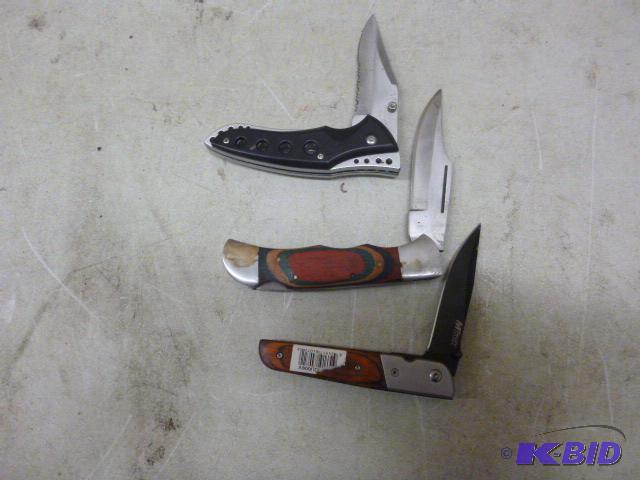 lot 141 image: 3 Lock Blade Knives...