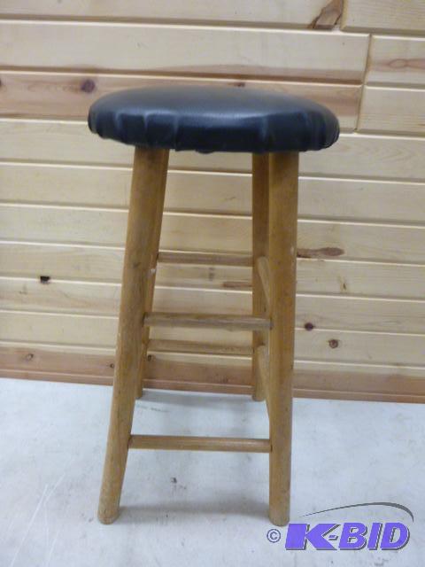 lot 150 image: 26" Padded Stool...