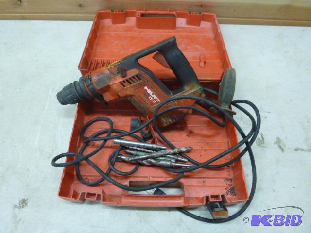 lot 157 image: Hilti TE5 Hammer Drill With bits and case - t...