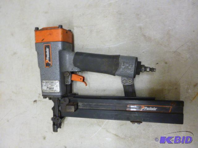 lot 162 image: Paslode Standard Air Crown Stapler 16 ga., Mo...