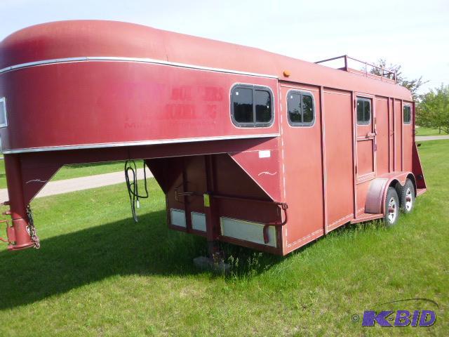 lot 2 image: 1997 Calico Horse Trailer Plate 0492CXT (exp...