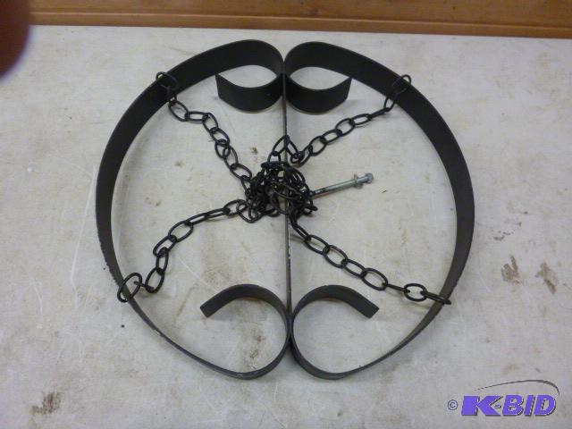 lot 213 image: Metal Hanging Decor...