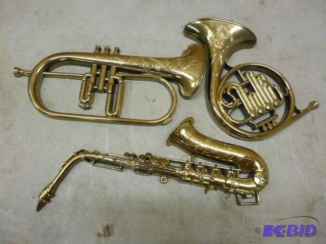 lot 230 image: 3 Plastic Horns Decor...