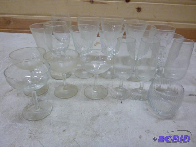 lot 243 image: Miscellaneous Glassware...