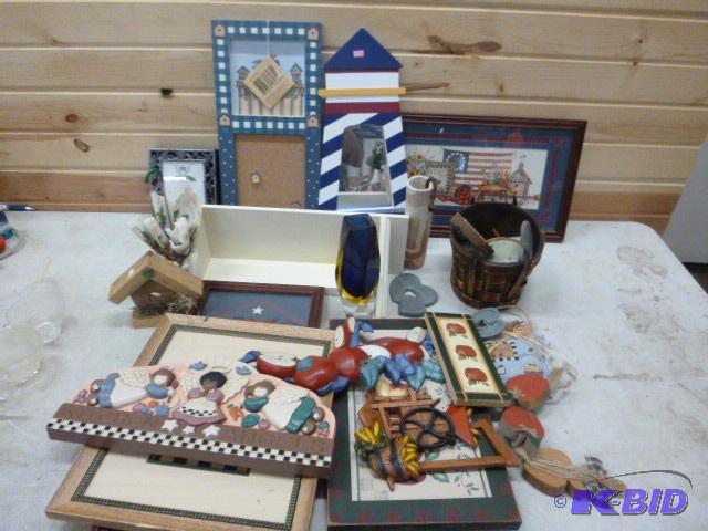 lot 253 image: Miscellaneous Home Decor...