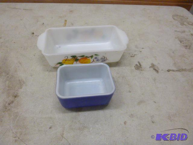 lot 260 image: 2 Glass Baking Dishes...