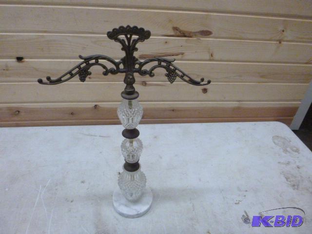 lot 266 image: Vintage Decor 20"...