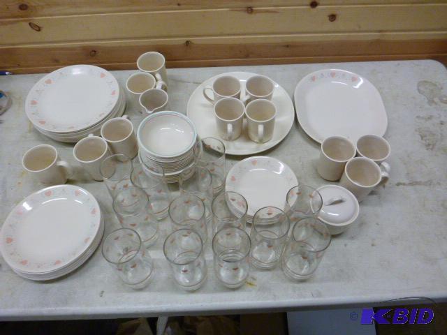 lot 271 image: Miscellaneous Dish and Glassware...