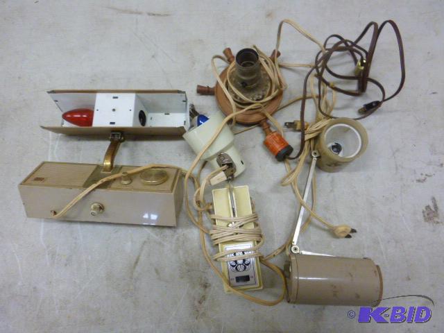 lot 281 image: Lot of Vintage Lights 1 has a radio....