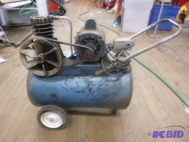 lot 289 image: Air Compressor Does not work, pump is free....
