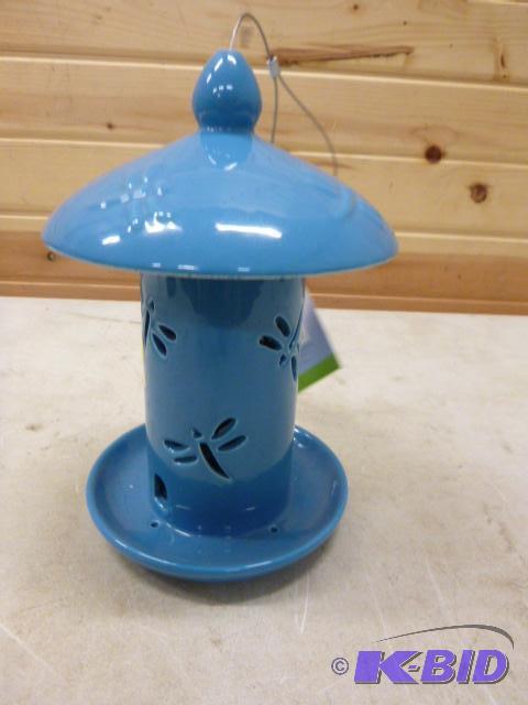lot 29 image: Ceramic Bird Feeder Has a chip....