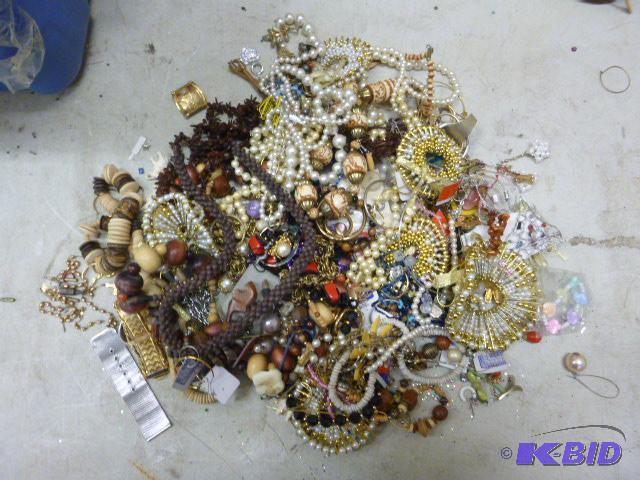 lot 294 image: Lot of Miscellaneous Costume Jewelry...