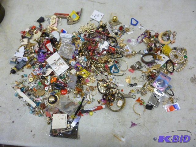 lot 296 image: Lot of Miscellaneous Costume Jewelry...