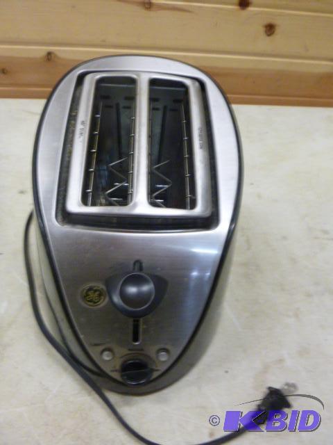 lot 46 image: GE Toaster Tested and works....