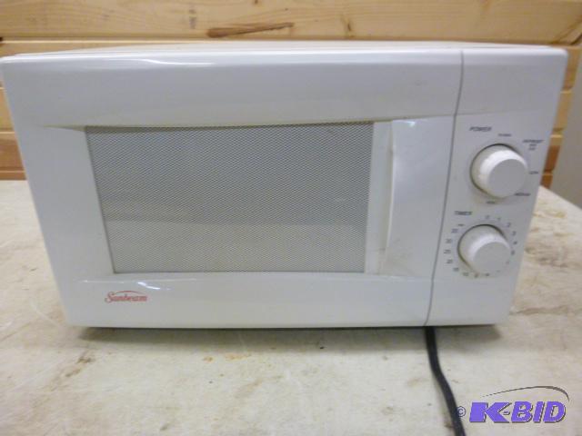 lot 58 image: Sunbeam Microwave 11" X 18" X 12&qu...