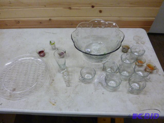 lot 98 image: Miscellaneous Glassware...